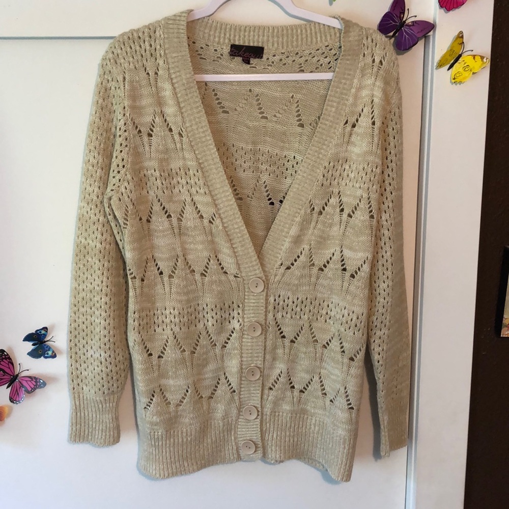 🛍 Open knit tan cardigan with large buttons